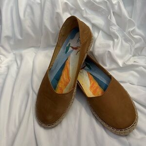 EUC OluKai Kaula Pa'a 'lli Leather Espadrille Slip-On Shoes